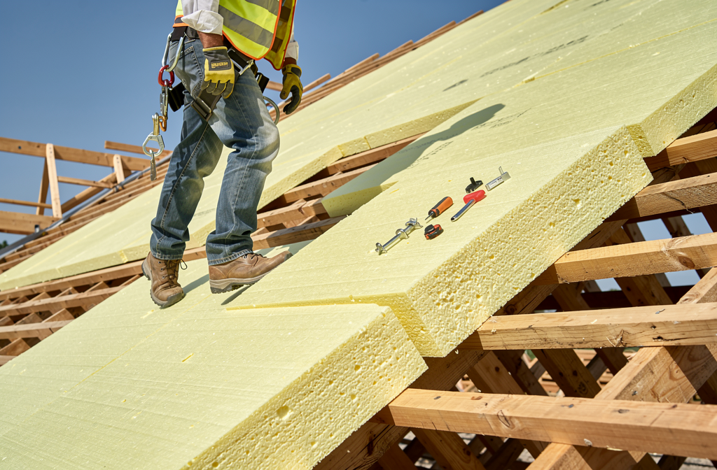 Installation panneau polyuréthane toiture