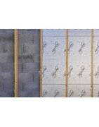 Murs en construction avec isolation: fibre et pare-vapeur visibles, pose des panneaux et polystyrène sous ossature, conforme à la norme rt 2012 isolation mur